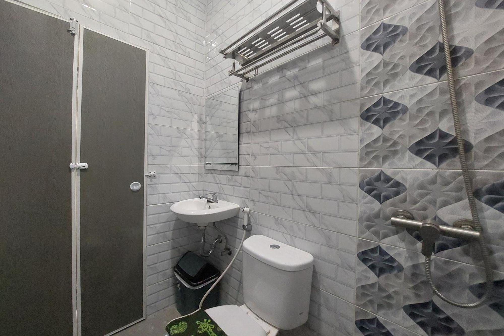 Qinara Hotel 2*